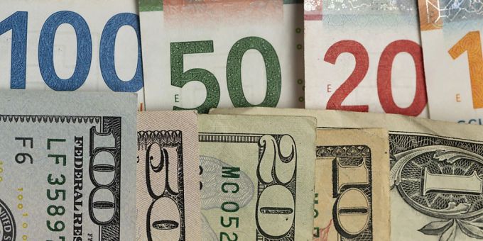 Über 1.- Marke - US-Dollar zum Franken über Parität