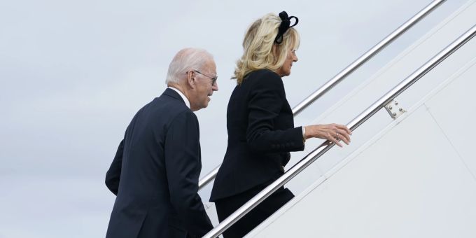 Joe und Jill Biden sind wieder auf dem Heimweg. (AP Photo/Susan Walsh) Britain Royals Biden