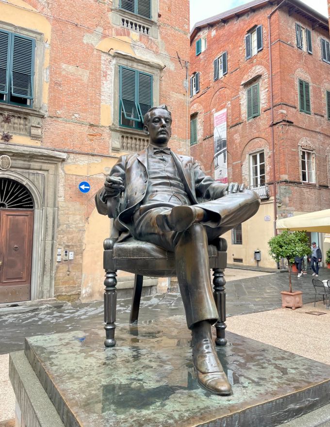 Das Denkmal von Giacomo Puccini in Lucca. Lucca