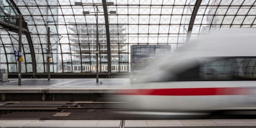 ICE im Berliner Hauptbahnhof