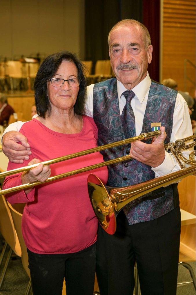 Spielt seit 60 Jahren bei der Musikgesellschaft Oberbalm: Christian Hofstetter mit Gattin Elisa.