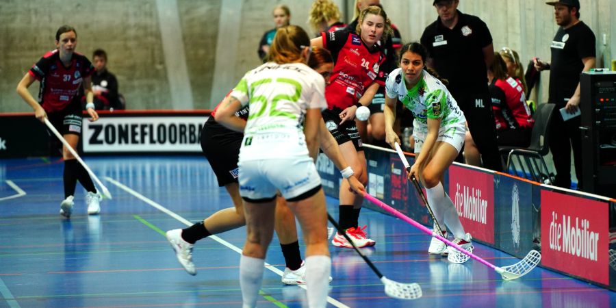 Die Frauen des Unihockey Basel Regio gegen UHC Waldkirch-St. Gallen