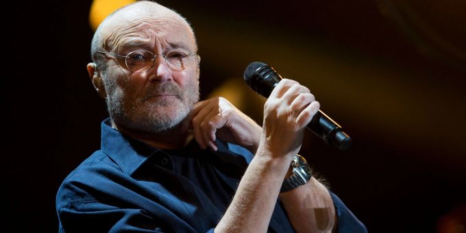 Sänger Phil Collins bei einem Auftritt in Mexiko. Sänger Phil Collins bei einem Auftritt in Mexiko.