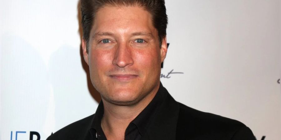 Sean Kanan ist aktuell in der Netflix-Serie «Cobra Kai» zu sehen. Dabei hätten sein Leben und seine Karriere während der Dreharbeiten zu «Karate Kid 3» ein jähes Ende finden können.