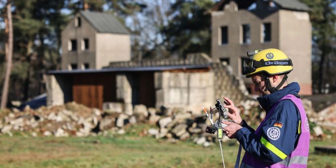 Wesel - Experten testen Hightech für Erdbeben-Rettung