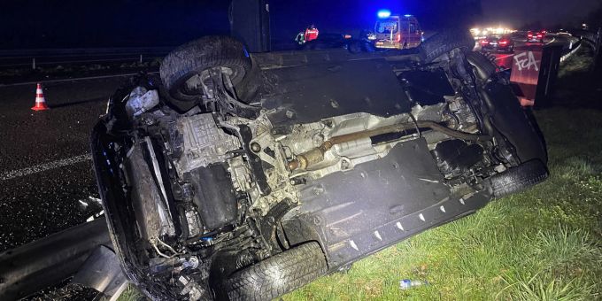 Suhr/A1: Hinter Leitplanke geschleudert Suhr/A1: Hinter Leitplanke geschleudert