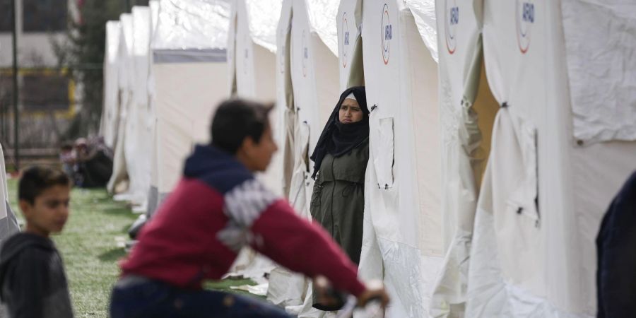 1,5 Millionen Menschen aus der türkischen Erdbebenregion leben derzeit in Zelten - Zehntausende weitere in Containern und Hotels.