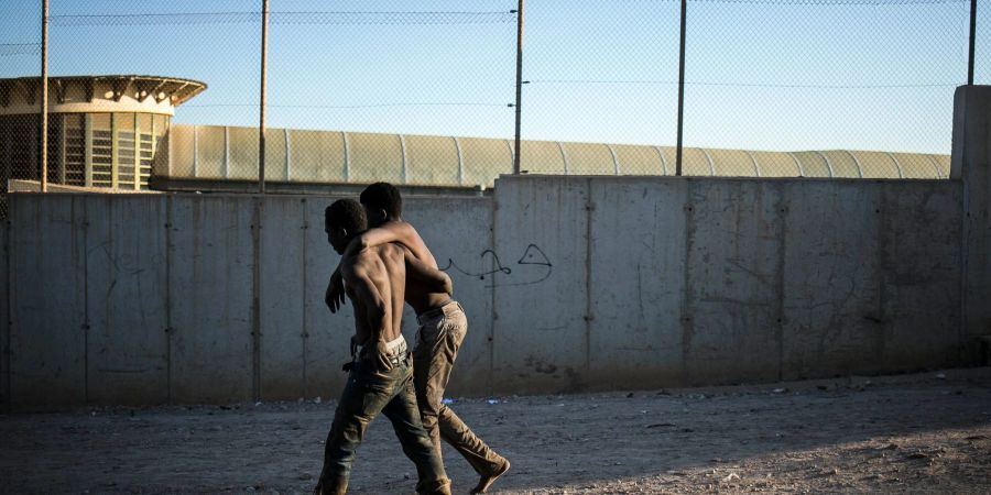 Migranten in der spanischen Exklave Melilla in Nordafrika.
