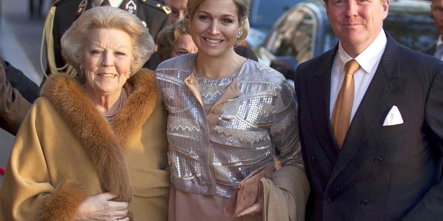 König Willem-Alexander, Königin Máxima und Prinzessin Beatrix - von der Steuer weiterhin befreit.