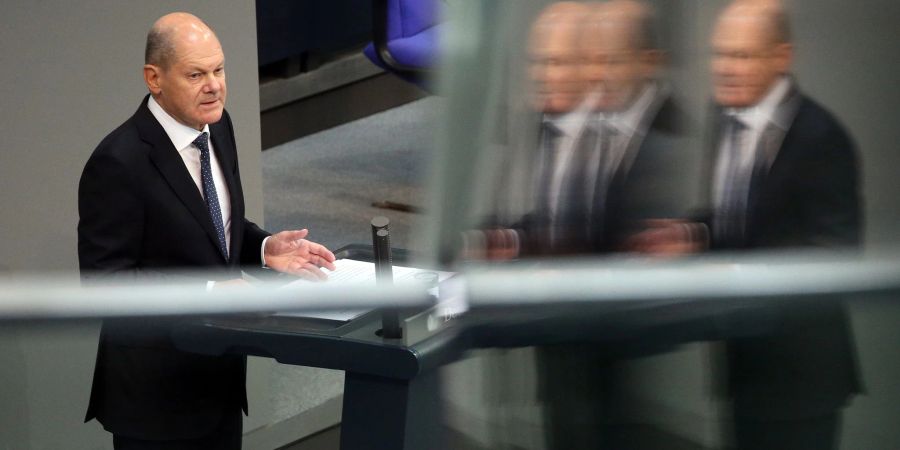 «Die richtigen Worte aus der Rede von Scholz wurden nicht in ein politisches Programm umgesetzt», sagt CDU-Aussenexperte Roderich Kiesewetter ein Jahr nach der «Zeitenwende»-Rede von Bundeskanzler Olaf Scholz (SPD) im Bundestag.