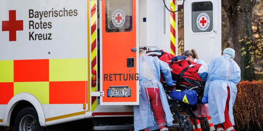 Jobs im Rettungsdienst sich extrem fordernd - viele Beschäftigte suchen nach Alternativen.