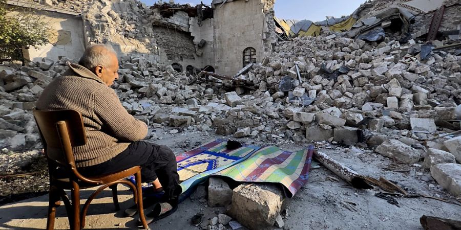 Die Erdbebenkatastrophe vom 6. Februar hat zehntausenden Menschen das Dach über dem Kopf geraubt. Das EDA schickt nun winterfeste Zelte in die Türkei.