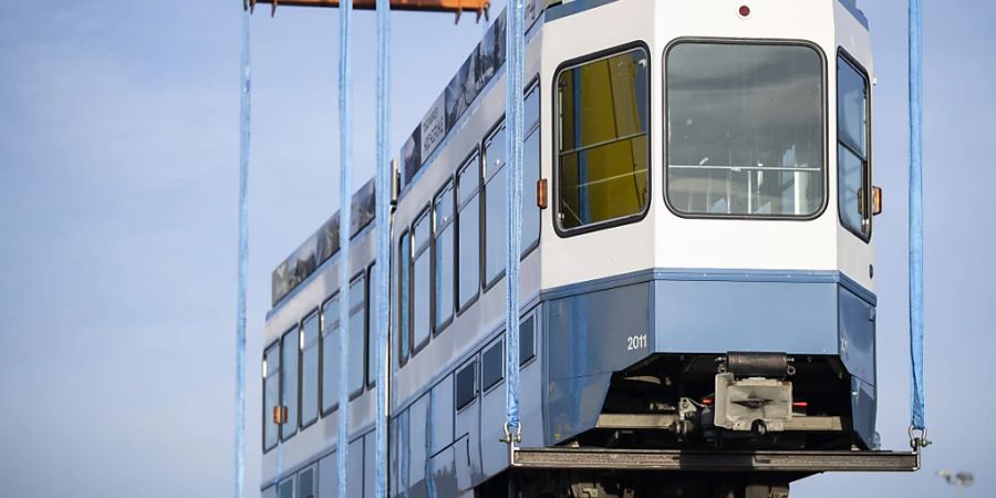 Nächste Station Vinnitsa: Am Freitag haben die ersten Tram2000-Fahrzeuge von Dielsdorf aus ihre Reise in die Ukraine angetreten.