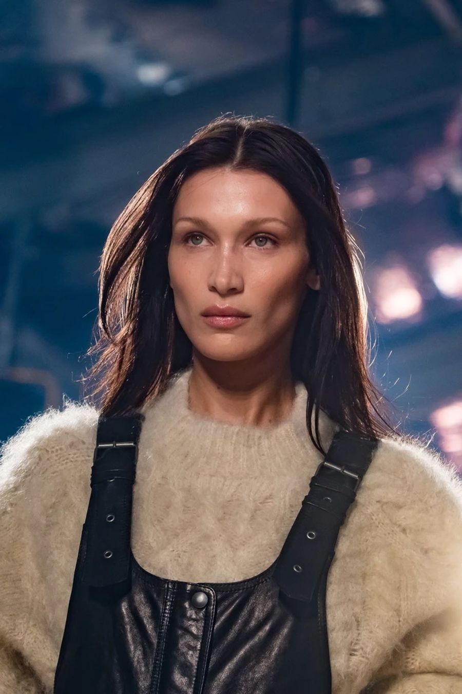 Bella Hadid hat sehr ausgeprägte eingefallene Wangen – ob da nachgeholfen wurde? Das weiss nur sie selbst.