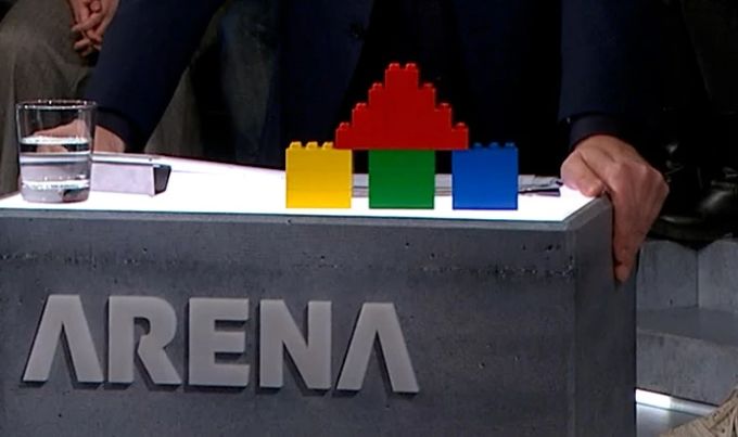 Mit Duplo-Bauklötzen wird in der «Arena» das Drei-Säulen-System der Schweizer Altersvorsorge dargestellt. Arena