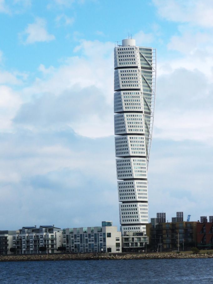 Weithin sichtbare Landmarke: Der Turning Torso in Malmö ist das höchste Gebäude Skandinaviens. Turning Torso Malmö Skandinavien