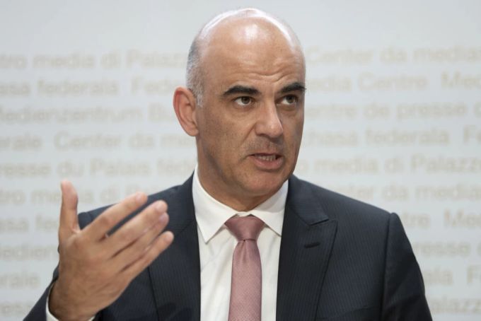 Bundesrat Alain Berset spricht an einer Medienkonferenz über die Neuregelung der Psychotherapie im Rahmen der obligatorischen Krankenpflegeversicherung, 2019. Alain Berset Psychotherapie