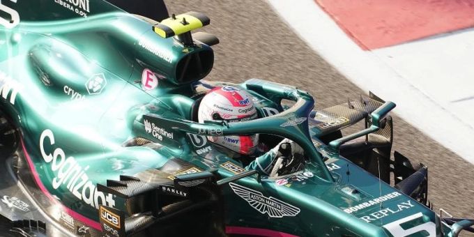 Sebastian Vettel in seinem Aston-Martin-Rennstall. sebastian vettel