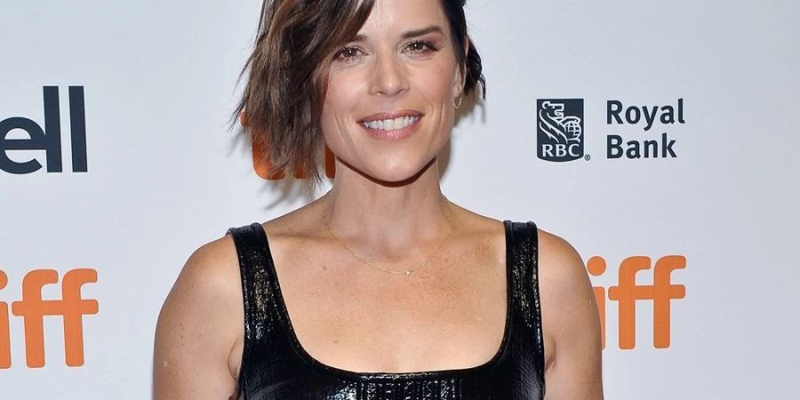 Neve Campbell wurde an einem Filmset von einem Bären angefallen.