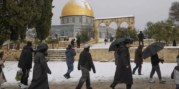 Schnee hat Teile Israels und des Westjordanlandes lahm gelegt. Schulen und Geschäfte bleiben geschlossen. Foto: Mahmoud Illean/AP/dpa jerusalem