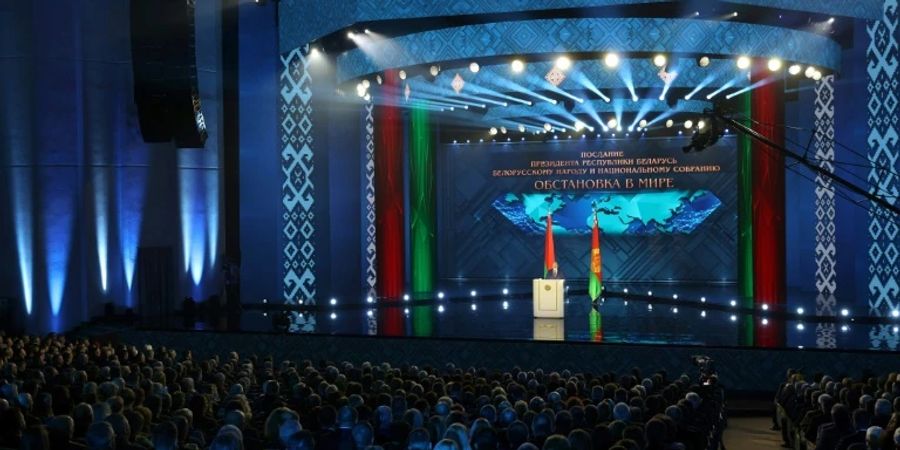 Lukaschenko bei der Rede in Minsk