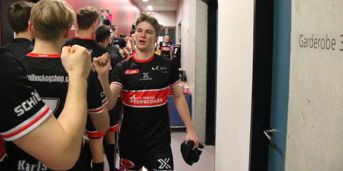 Der Mobiliar Topskorer Claudio Schmid macht die Jungs des UHC Uster heiss aufs Spiel. - Uster Der Mobiliar Topskorer Claudio Schmid macht die Jungs des UHC Uster heiss aufs Spiel. - Uster