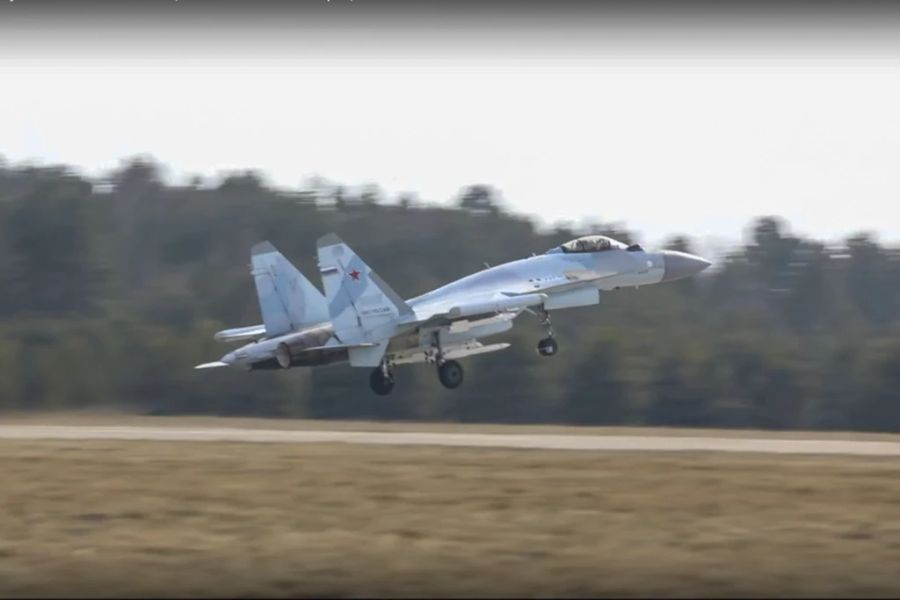 Ein russischer Kampfjet hebt am 7. März 2022 ab.