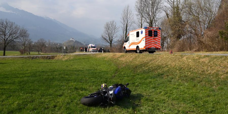 Unfallstelle auf der Luzisteigstrasse in Richtung Lichtenstein gesehen