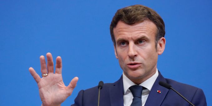 Frankreich weist russische Diplomaten aus. Macron