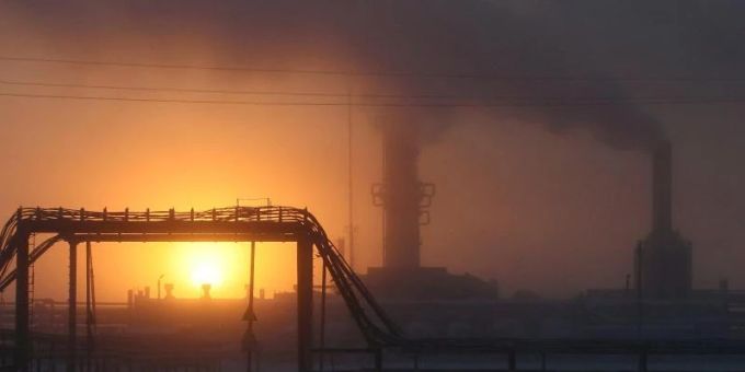 Grosse Abnehmer haben angekündigt, den Bezug von russischem Öl zu verringern oder beenden zu wollen. Foto: epa/dpa öl