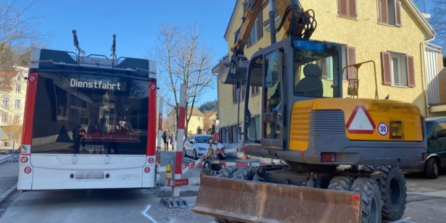 Bagger und Bus