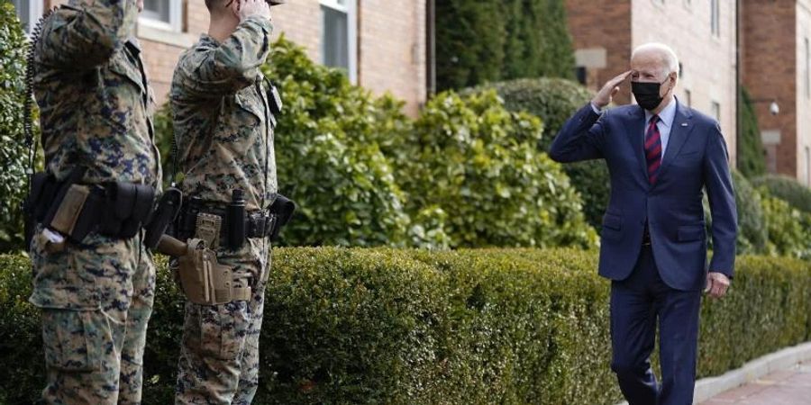 «Es werden keine amerikanischen Kräfte in die Ukraine verlegt»: US-Präsident Joe Biden (r). Foto: Andrew Harnik/AP/dpa