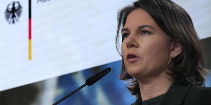 Aussenministerin Annalena Baerbock (Grüne) bei einem Pressestatement in Berlin. Kurz vor ihrem Antrittsbesuchen in Kiew fordert der ukrainische Botschafter in Berlin Baerbock eindringlich da