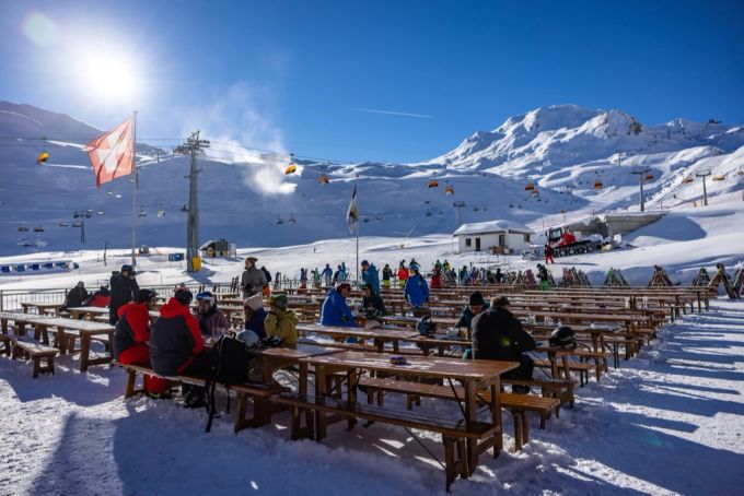 Mit dem 3G-Skipass kann auf Samnauner Seite Ski gefahren werden. Wegen des Coronavirus müssen sie aber zum Essen draussen bleiben, in Gastro-Innenbereichen gilt 2G. Coronavirus
