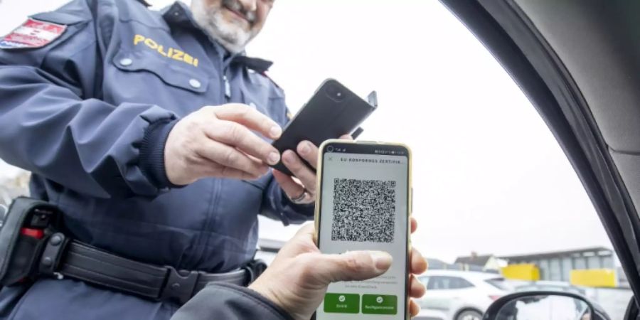 Impfpasskontrolle an Grenze zu Österreich