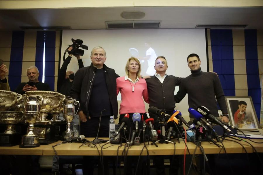 Die Familie von Djokovic gab in Serbien nach der Anhörung am Montag eine Pressekonferenz und kritisierte die australische Regierung scharf.