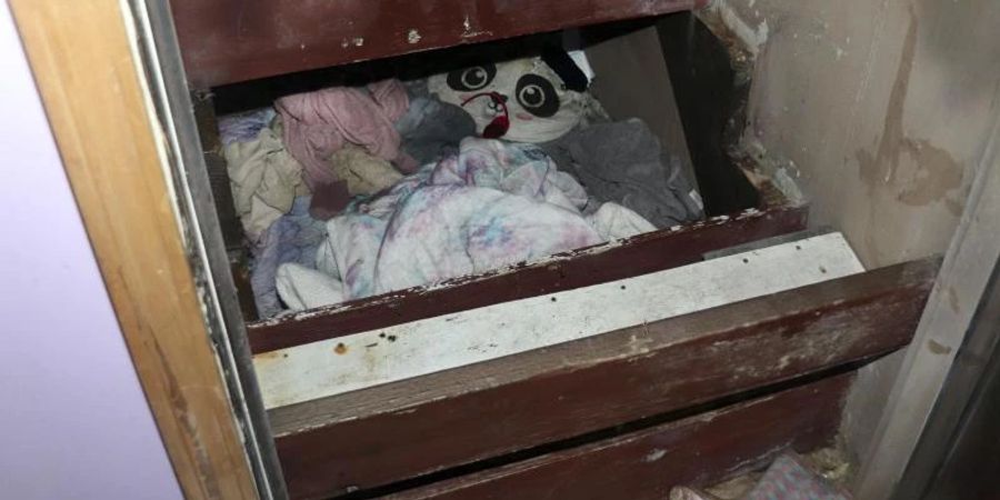 Unter einer Treppe wurde das vermisst gemeldete Mädchen versteckt. Foto: -/Saugerties NY Police Department/AP/dpa
