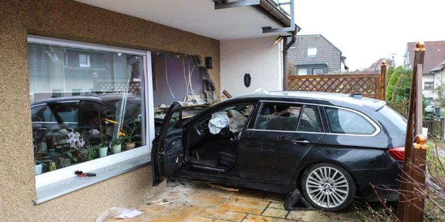 Eine Autofahrerin hat in Hagen erheblichen Schaden verursacht. Foto: Alex Talash/dpa