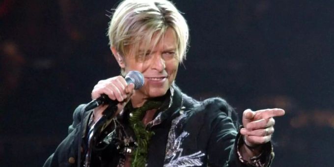 David Bowie hat sich immer wieder neu definiert. Foto: Maurizio Gambarini/dpa-Zentralbild/dpa David Bowie hat sich immer wieder neu definiert. Foto: Maurizio Gambarini/dpa-Zentralbild/dpa