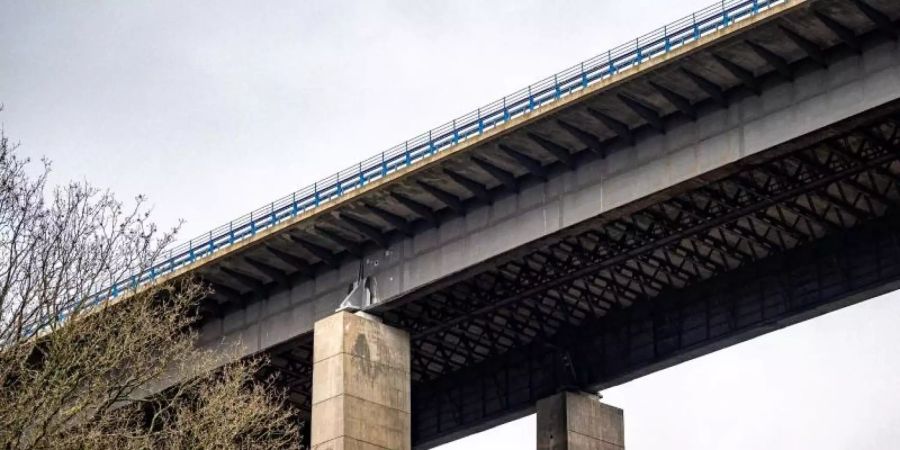 Die marode Talbrücke Rahmede darf nicht mehr befahren werden. Foto: Markus Klümper/dpa