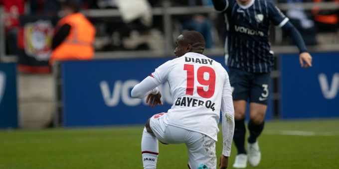 Der Elfmetertreffer vom Leverkusener Moussa Diaby zählte nicht. Der Elfmetertreffer vom Leverkusener Moussa Diaby zählte nicht.