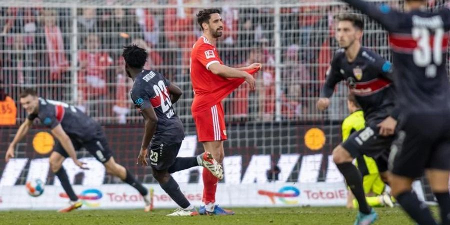 Punktgewinn bei Union Berlin: Stuttgarts Sasa Kalajdzic (l) dreht nach seinem Treffer zum 1:1 jubelnd ab. Foto: Andreas Gora/dpa