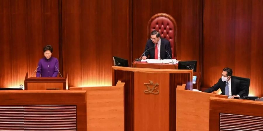 Carrie Lam im Legislativrat