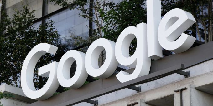 Google wurde im Konkurrenzkampf um Künstliche Intelligenz abgehengt, mit seiner neuen KI-Technologie Gemini und überraschenden Vorhaben, möchte das Unternehmen wieder nach ganz vorn. Künstliche Intelligenz