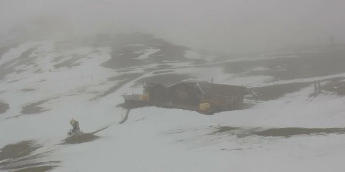 Wo gestern noch alles weiss war, ist es heute braun-grün. Wie hier im Skigebiet Adelboden-Lenk. wetter