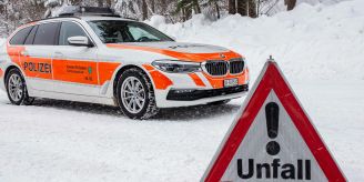 Unfall in Wattwil SG - Fahrunfähiger Autofahrer (67) kracht in Scheune