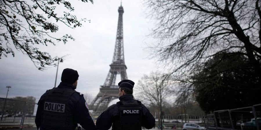 Ein Angreifer hatte am Samstagabend in Paris einen deutschen Touristen erstochen.