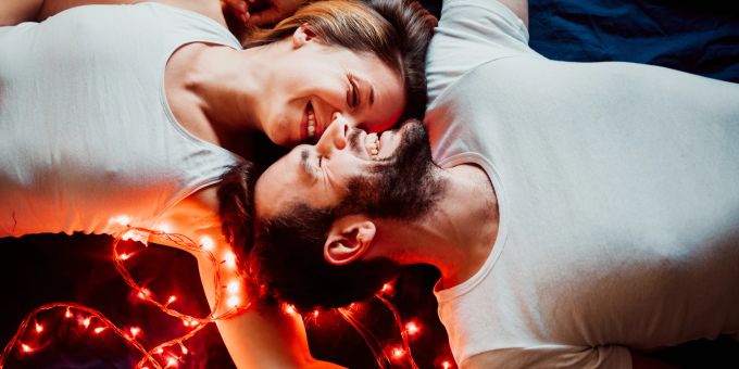 Letztlich hat man es selbst in der Hand, das mit der Liebe. Aber die Sterne helfen vielleicht ein wenig. Astrologie, Sternzeichen, Liebe, Beziehung