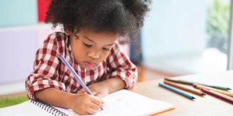 Familie - So viel Hilfe braucht Ihr Kind wirklich bei den Hausaufgaben