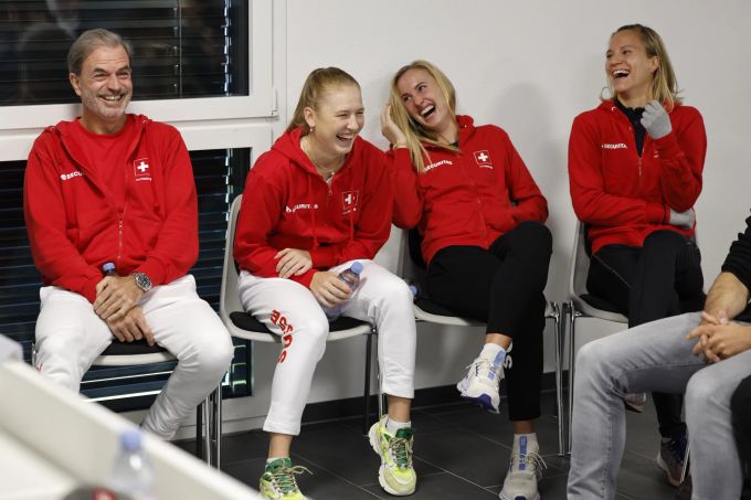 Team Captain Heinz Günthardt und die Spielerinnen Céline Naef, Jil Teichmann und Viktorija Golubic, von links. Billie Jean King Cup